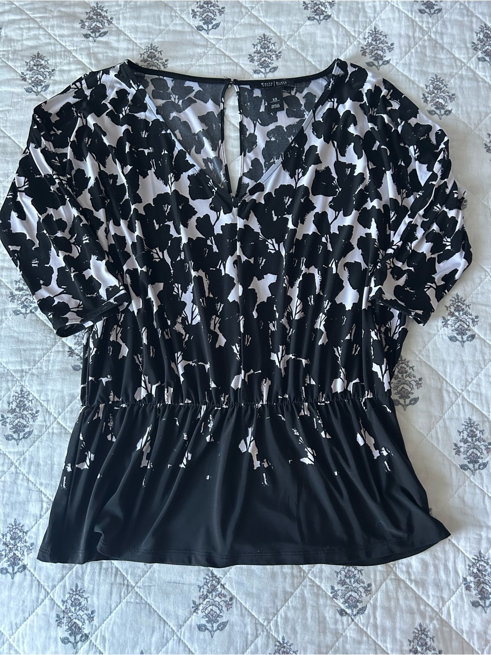 WHBM Black & White Floral 3/4 Sleeve Top